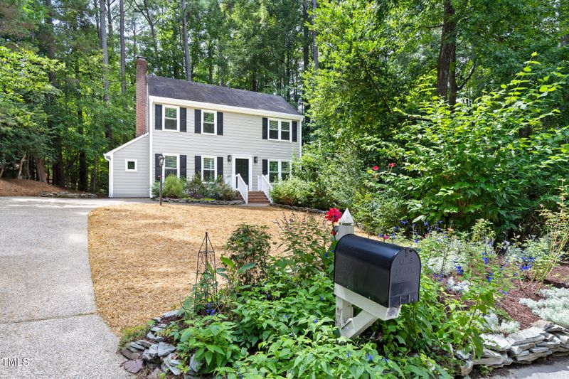 8 Briarfield Ct, Durham, NC 27713