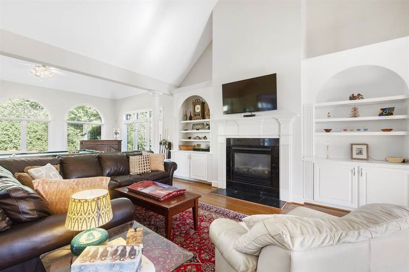 8 Brookside Pl, Durham, NC 27705