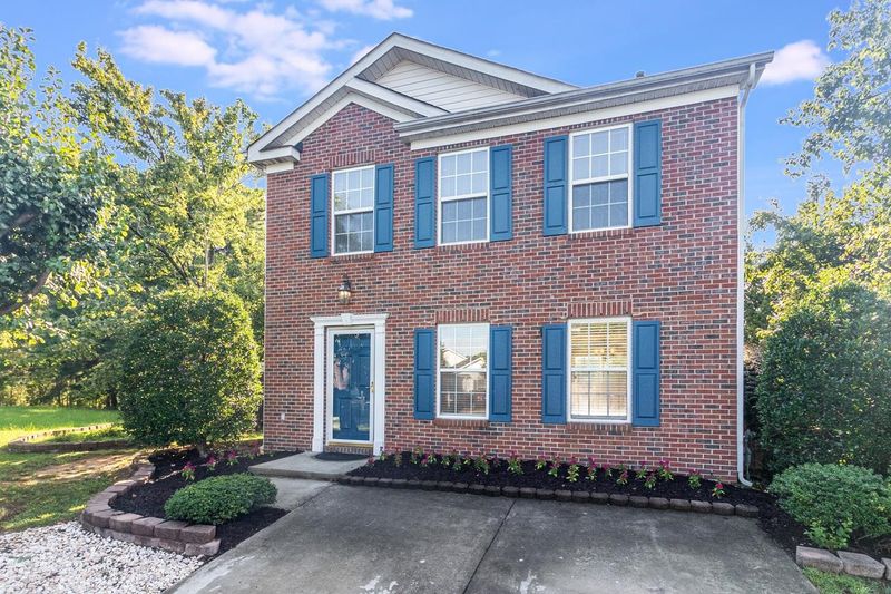8 Collinswood Ct, Durham, NC 27703