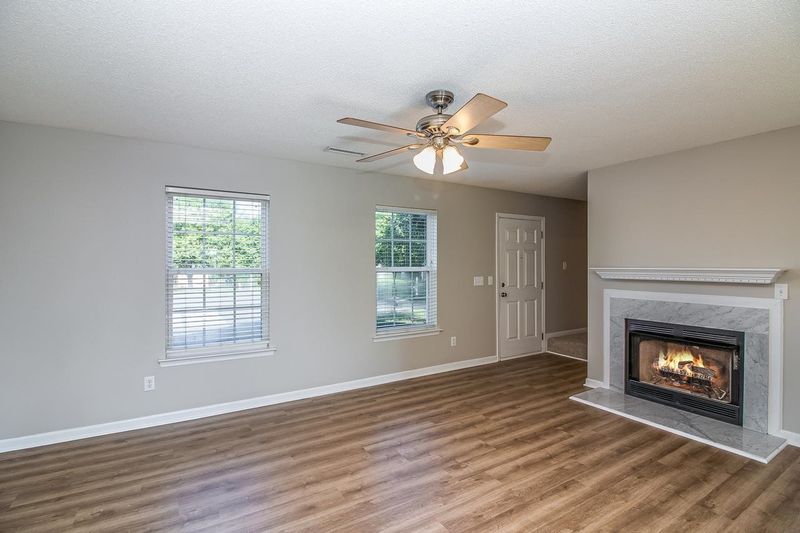 8 Collinswood Ct, Durham, NC 27703