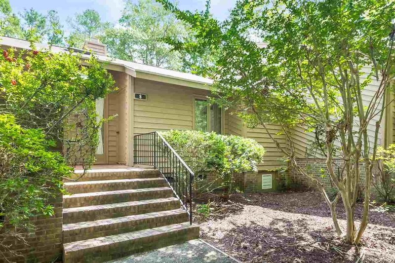 8 Creekview Ln, Durham, NC 27705