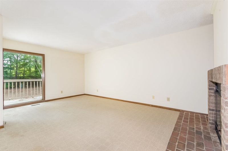 8 Creekview Ln, Durham, NC 27705