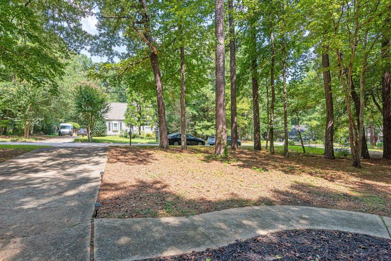 8 Drakesway Ct, Durham, NC 27713