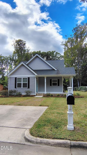 8 Elaine Cir, Durham, NC 27703