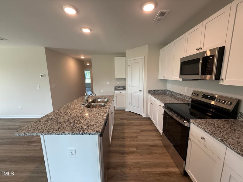 8 Emily Gardens Dr, Selma, NC 27576