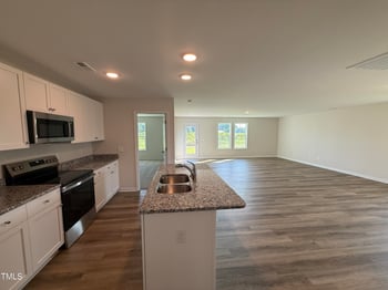 8 Emily Gardens Dr, Selma, NC 27576