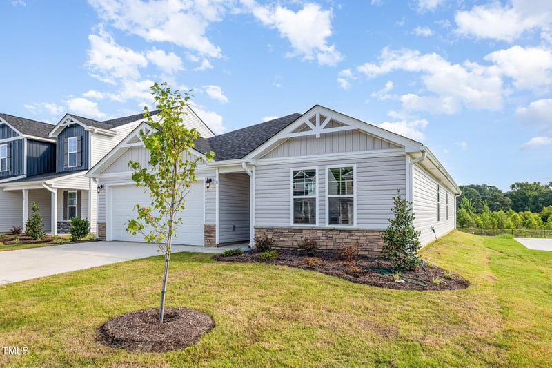 8 Emily Gardens Dr, Selma, NC 27576