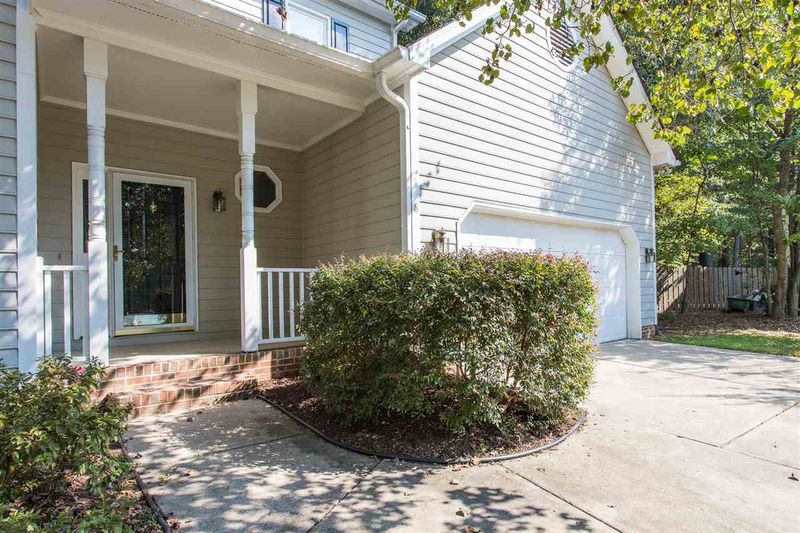 8 Flagstaff Ct, Durham, NC 27713