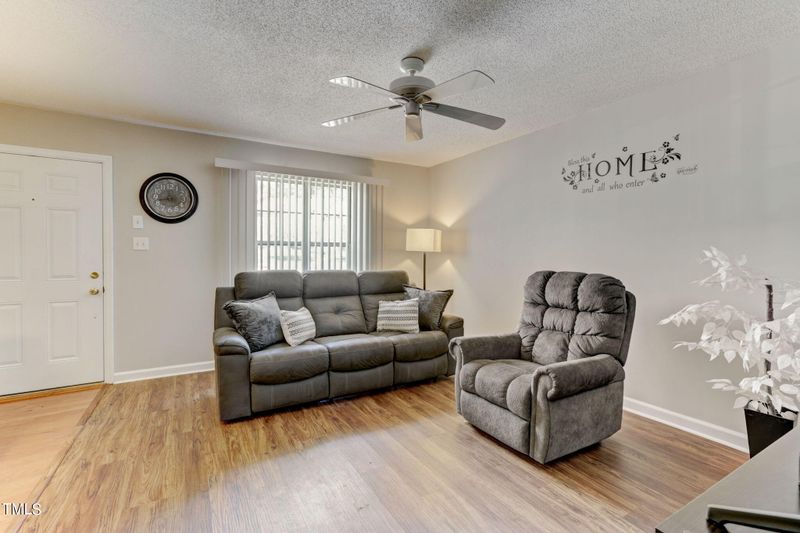 8 Hartford Ct, Durham, NC 27707