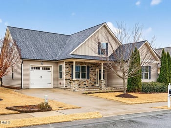 8 Hawthorne Ln, Youngsville, NC 27596