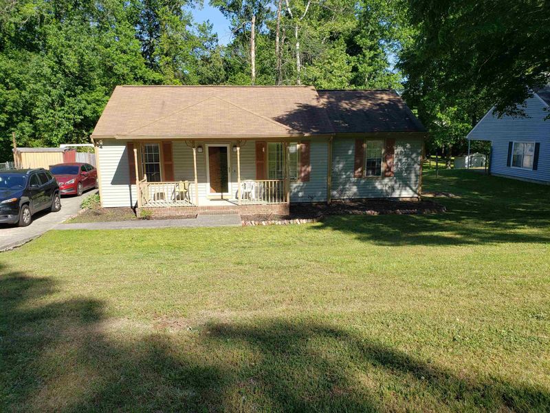 8 Howlett Pl, Durham, NC 27703