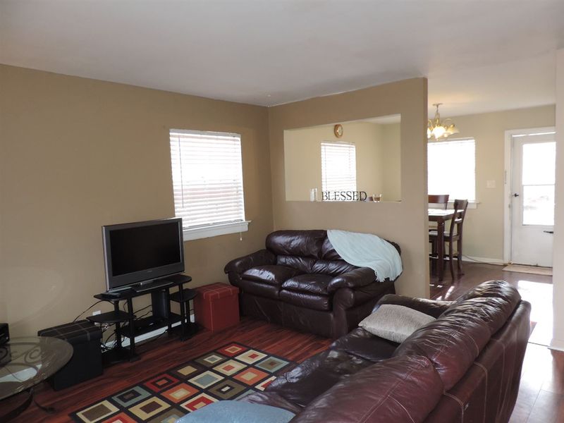 8 Kramer Pl, Durham, NC 27703