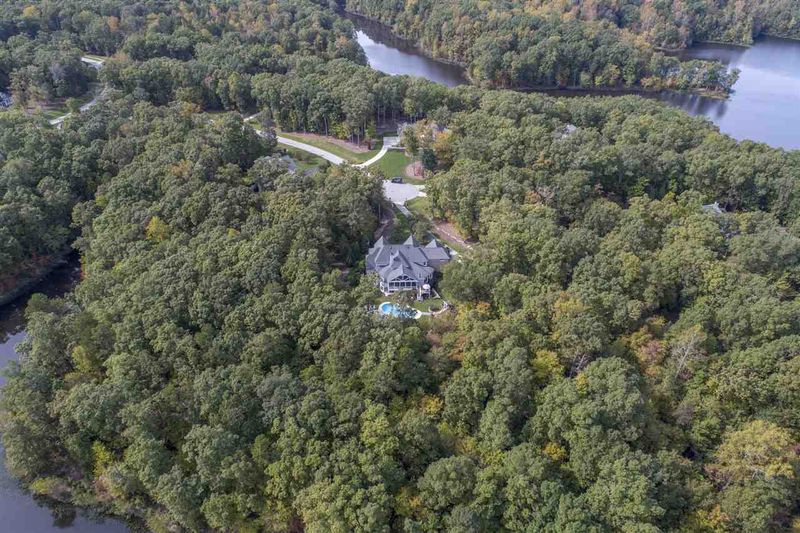8 Lakeside Ln, Durham, NC 27712