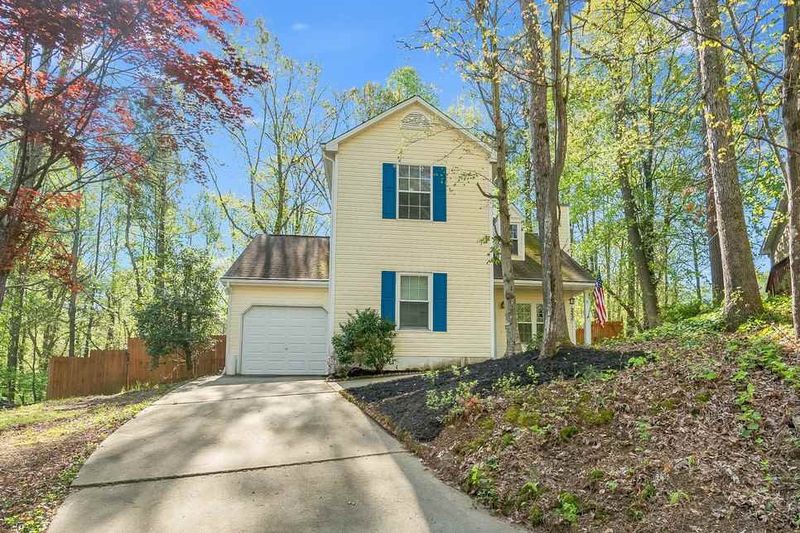 8 Larch Ct, Durham, NC 27703