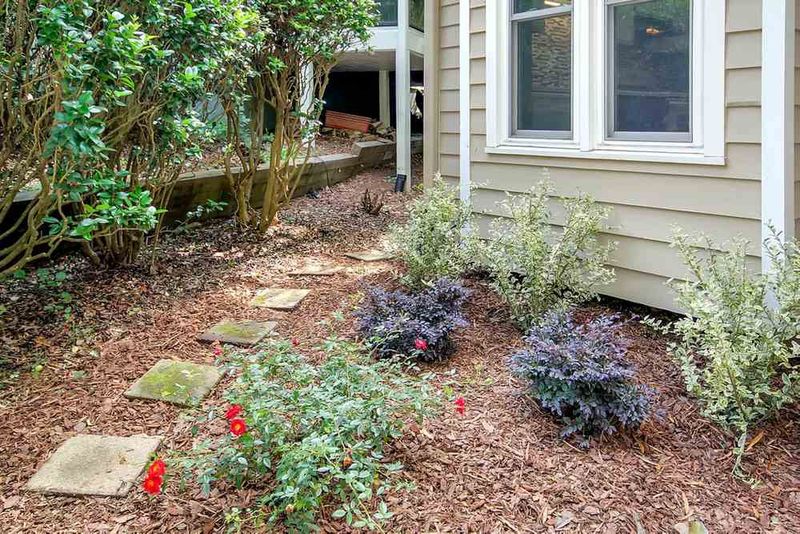 8 Lark Cir, Chapel Hill, NC 27517
