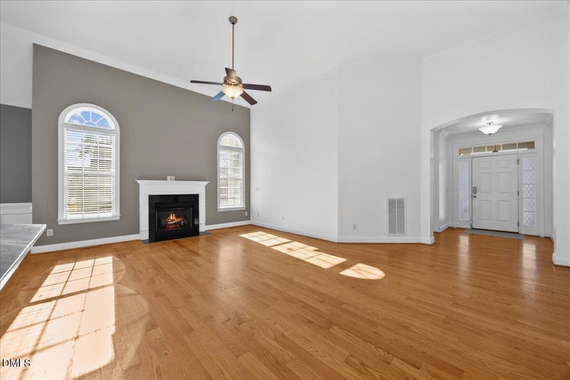 8 Larkspur Ct, Youngsville, NC 27596