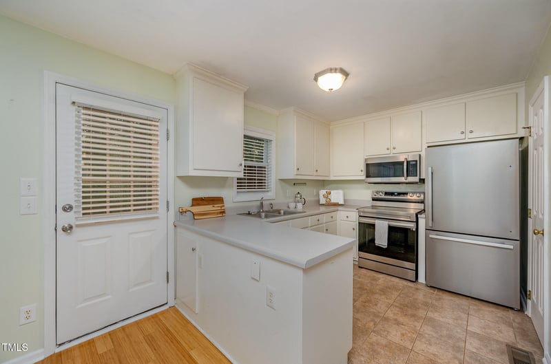 8 Mandy Ct, Durham, NC 27707