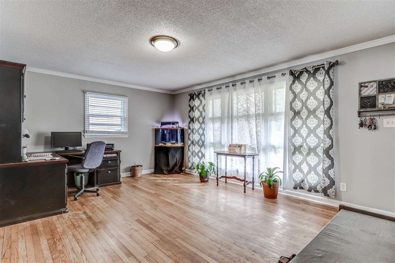 8 Morse Cir, Durham, NC 27713