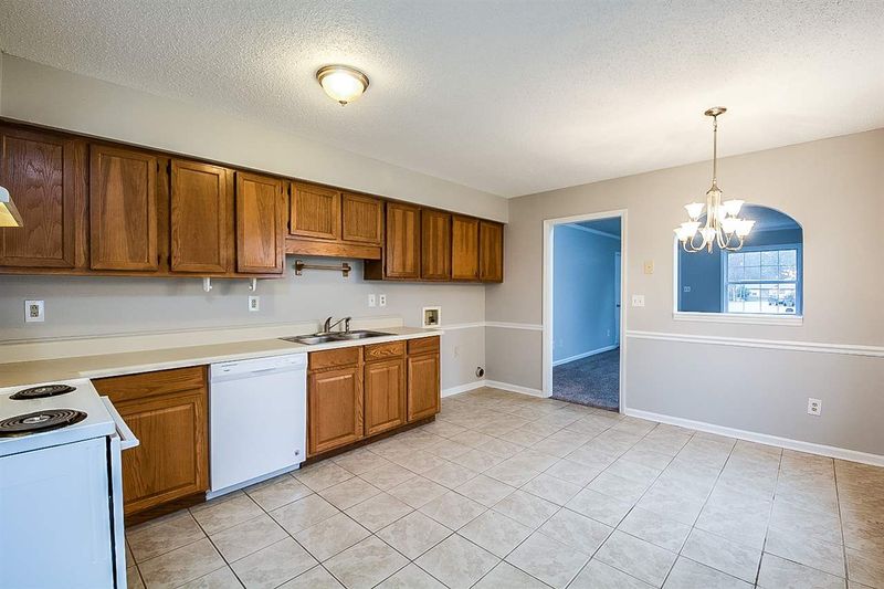 8 Olivia Ct, Durham, NC 27704