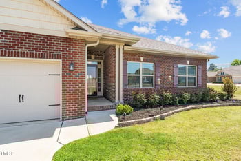8 Pal Ct, Benson, NC 27504