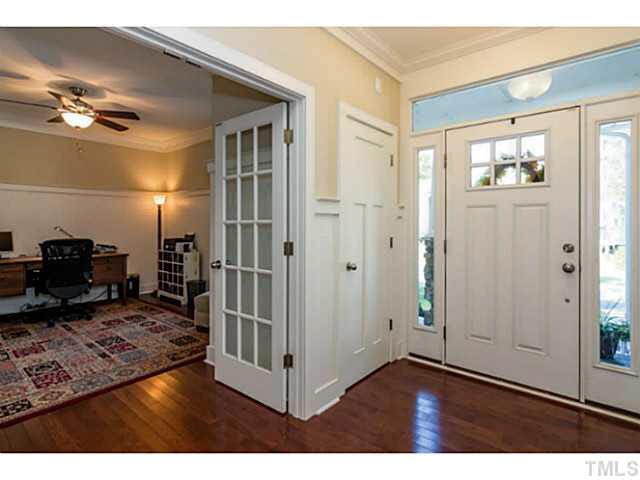 8 Persimmon Ct, Durham, NC 27712