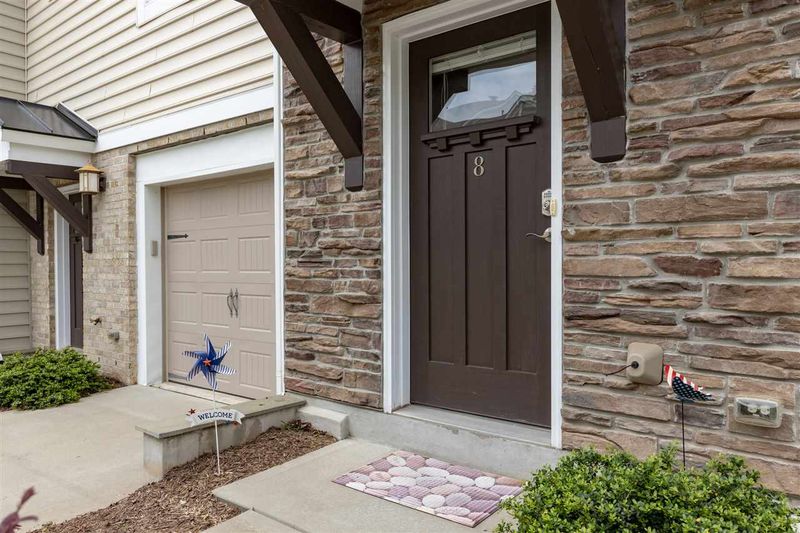 8 Prairie View Ct, Durham, NC 27703
