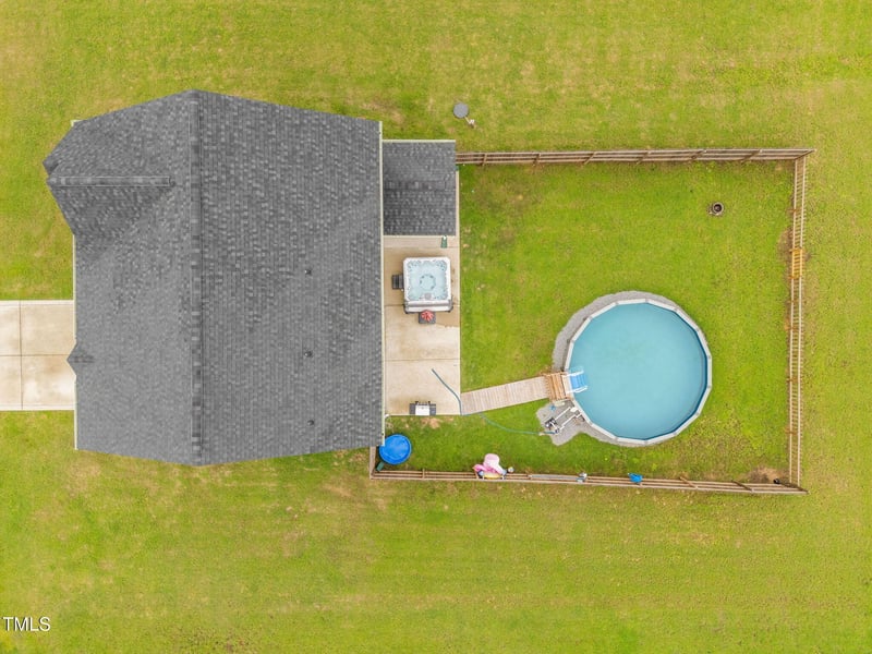 8 Sanford Ln, Dunn, NC 28334