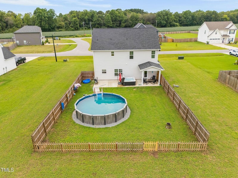 8 Sanford Ln, Dunn, NC 28334