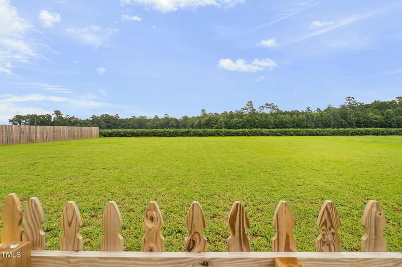 8 Sanford Ln, Dunn, NC 28334