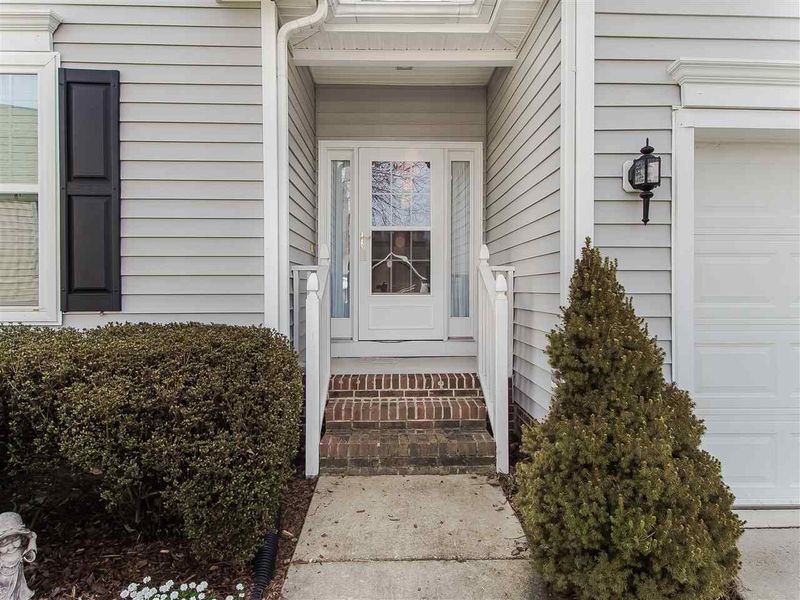 8 Sawmill Ln, Durham, NC 27712