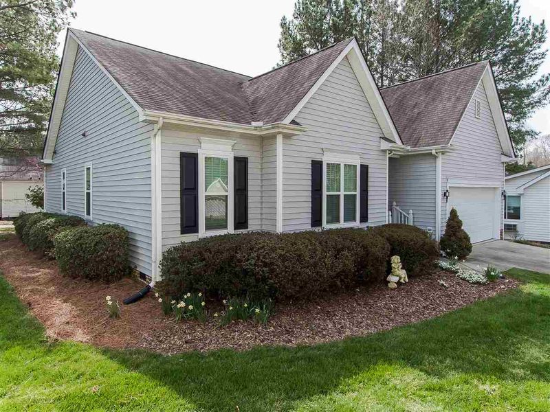 8 Sawmill Ln, Durham, NC 27712
