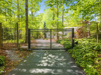 8 Sedgewood Rd, Chapel Hill, NC 27514