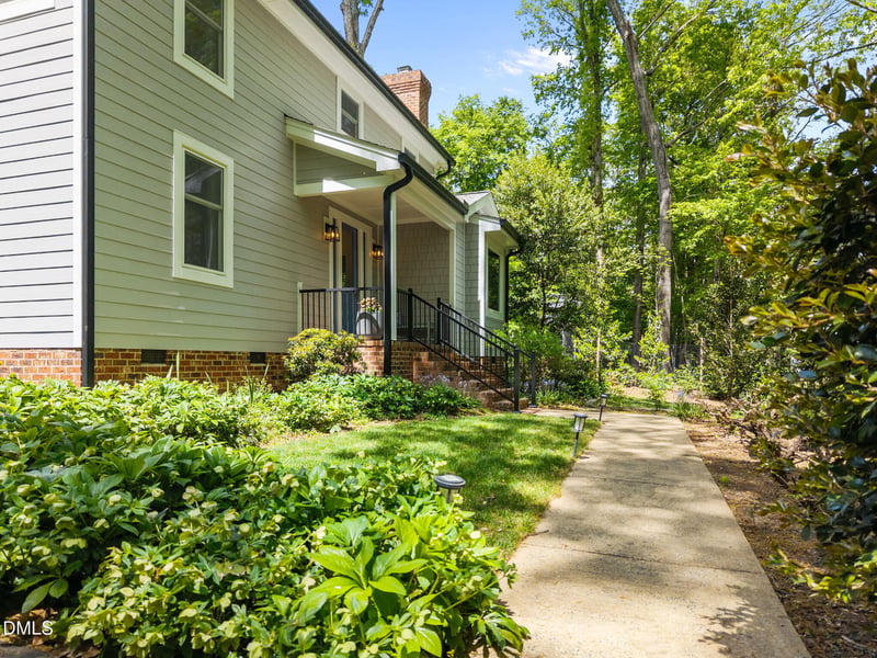 8 Sedgewood Rd, Chapel Hill, NC 27514