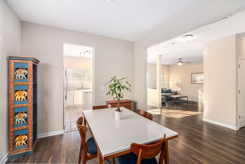 8 Sharpstone Ln, Durham, NC 27703