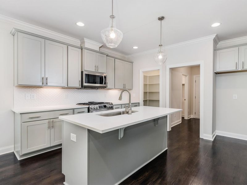 8 Shelly Pl, Durham, NC 27707