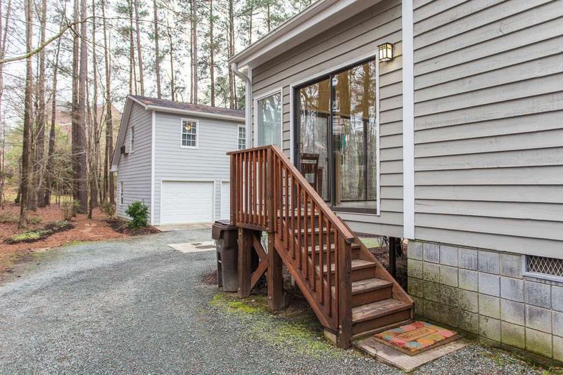 8 Timberlyne Rd, Chapel Hill, NC 27514