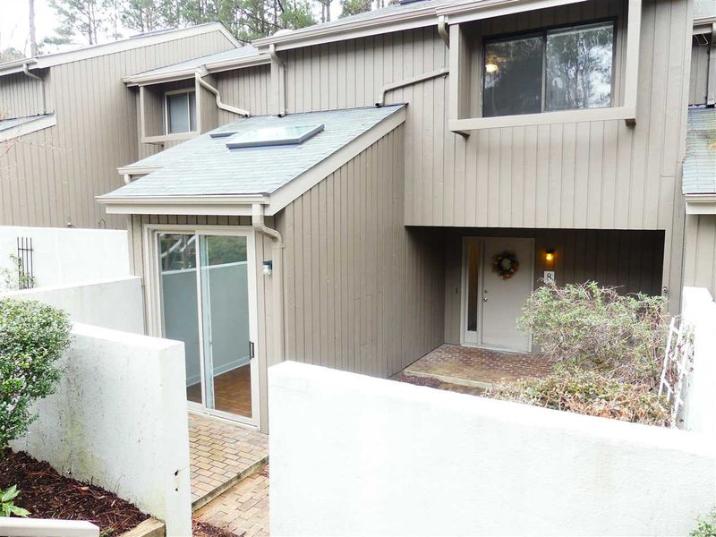 8 Waltham Pl, Chapel Hill, NC 27517