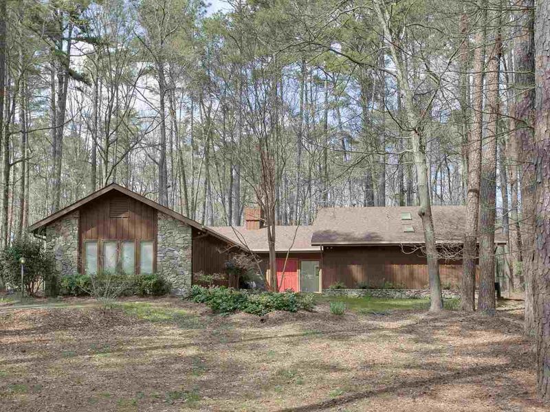 8 Wedgewood Rd, Chapel Hill, NC 27514