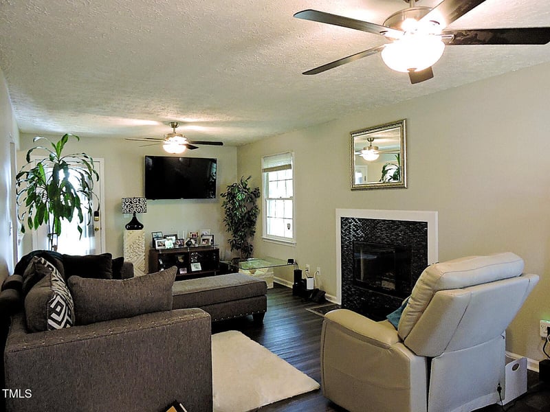 8 Woodsprite Ct, Durham, NC 27703
