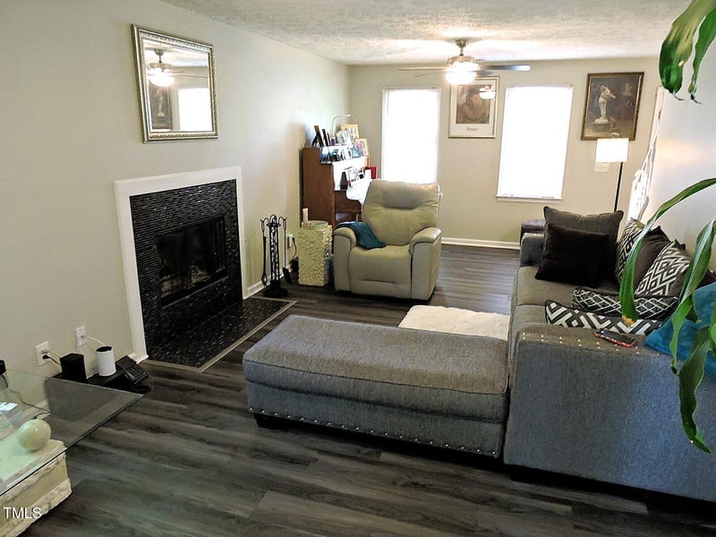 8 Woodsprite Ct, Durham, NC 27703