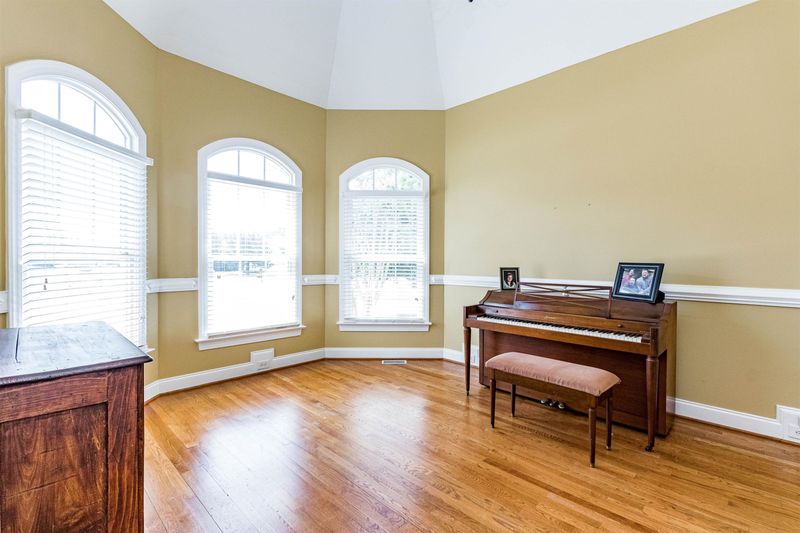 80 Crestdale Dr, Clayton, NC 27520
