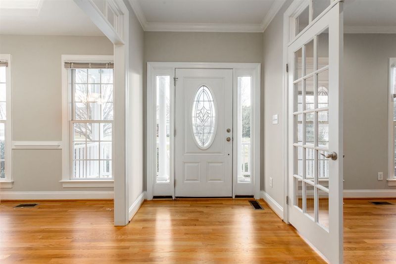 80 Glen Oaks Dr, Youngsville, NC 27596