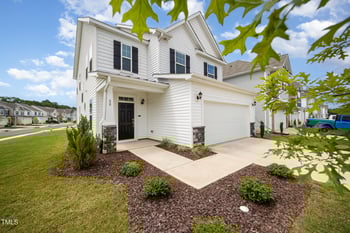 80 Nailsworth St, Angier, NC 27501