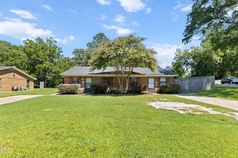 800 W Anderson St #802, Selma, NC 27576