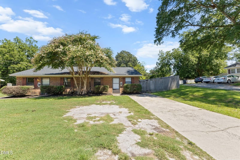 800 W Anderson St #802, Selma, NC 27576