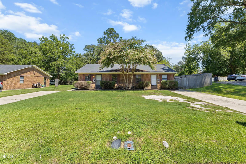 800 W Anderson St #802, Selma, NC 27576