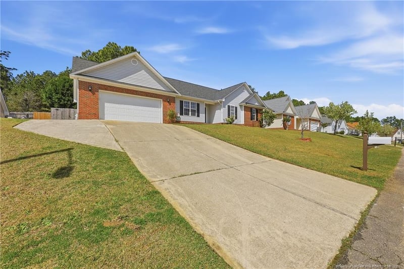 800 Bramblegate Rd, Hope Mills, NC 28348