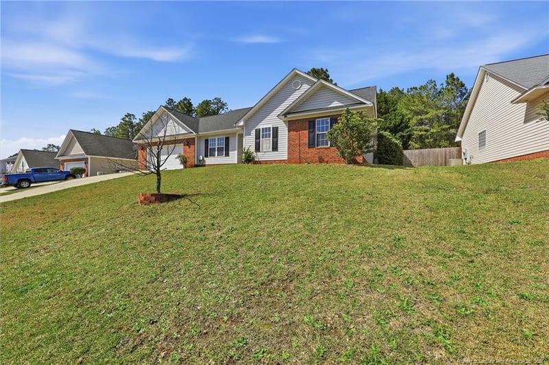 800 Bramblegate Rd, Hope Mills, NC 28348