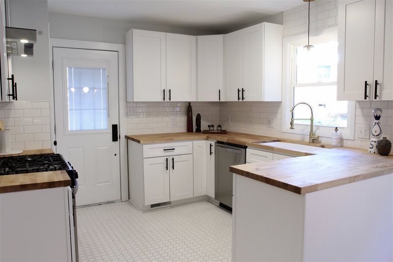 800 Chatham Ln, Raleigh, NC 27610