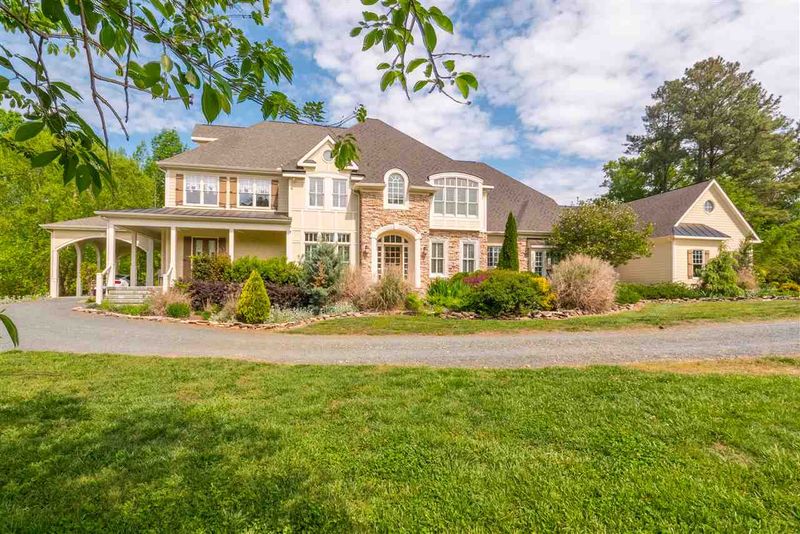 800 Dawson Rd, Chapel Hill, NC 27516